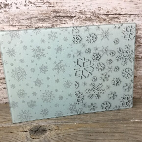 Mismatched Snowflake Glass Cutting Board - Picture 4 of 7